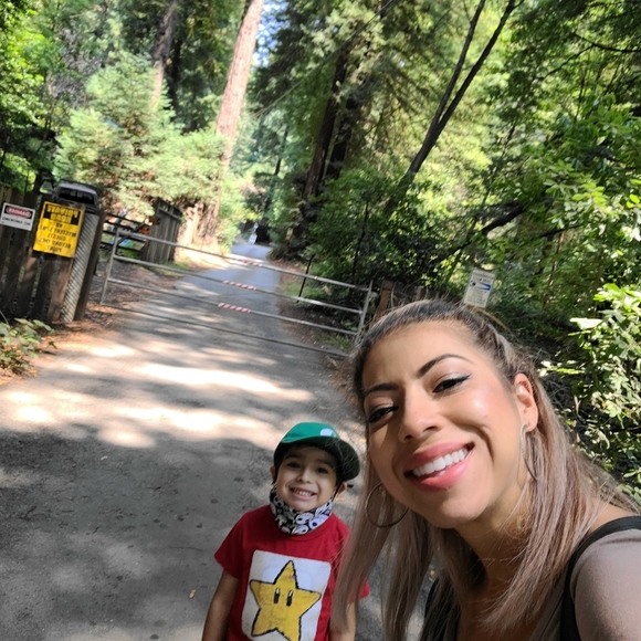 Meet your Posher, Stephanie - Picture 2 of 11